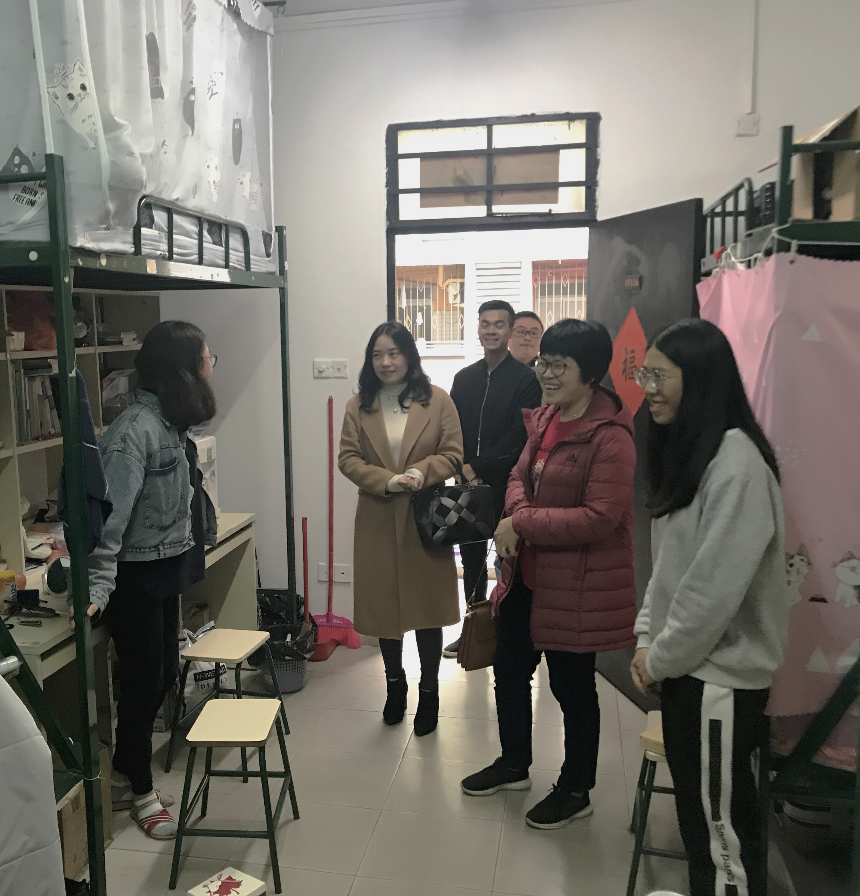 公司领导新学期走访学生宿舍1.jpg